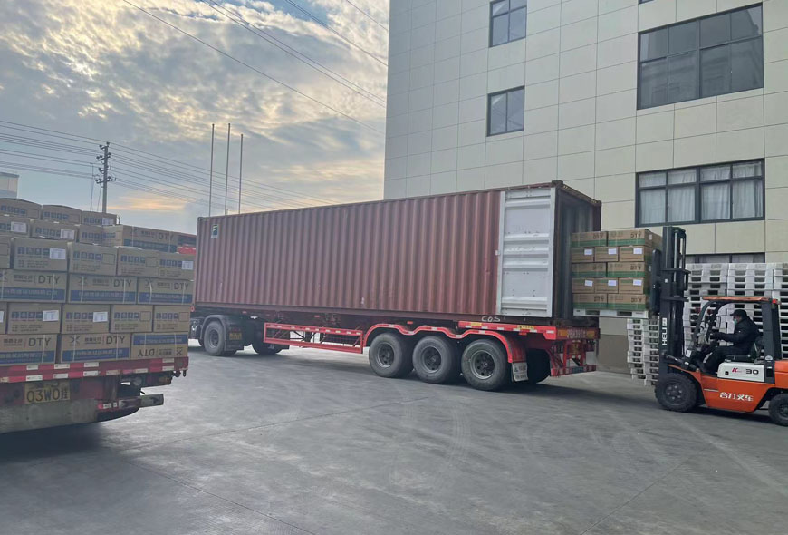 出口工厂装车
